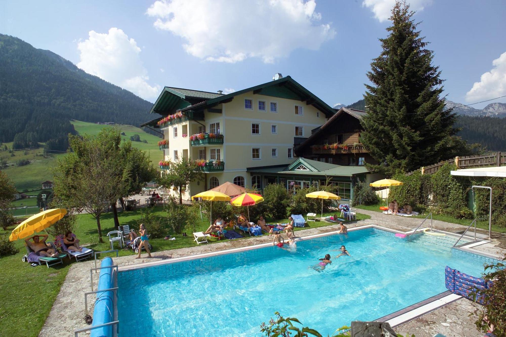 Wohlfühlresort und Feriengut Martinerhof Sankt Martin am Tennengebirge Exterior foto