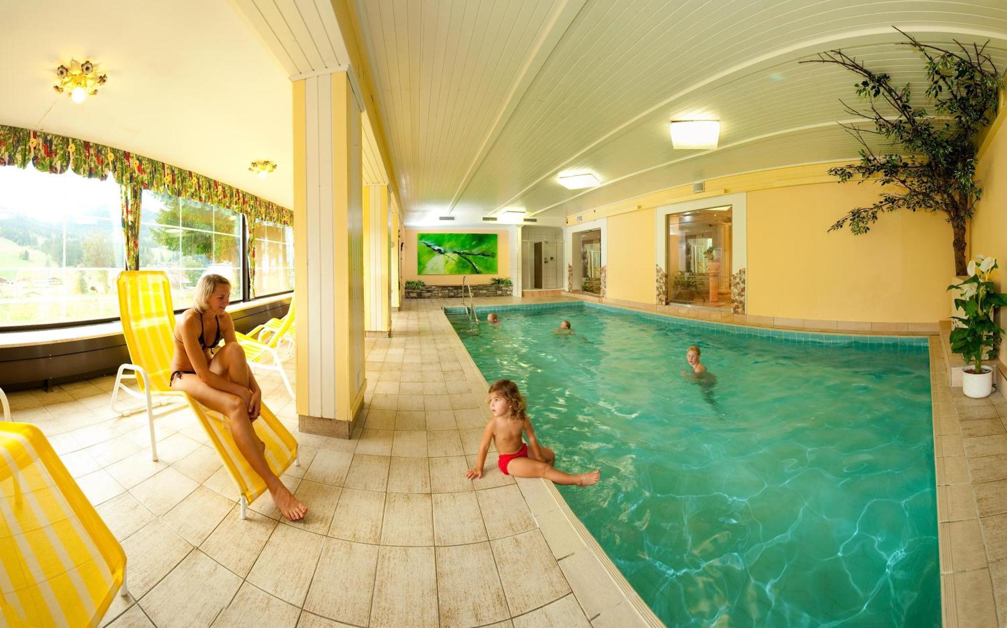 Wohlfühlresort und Feriengut Martinerhof Sankt Martin am Tennengebirge Exterior foto