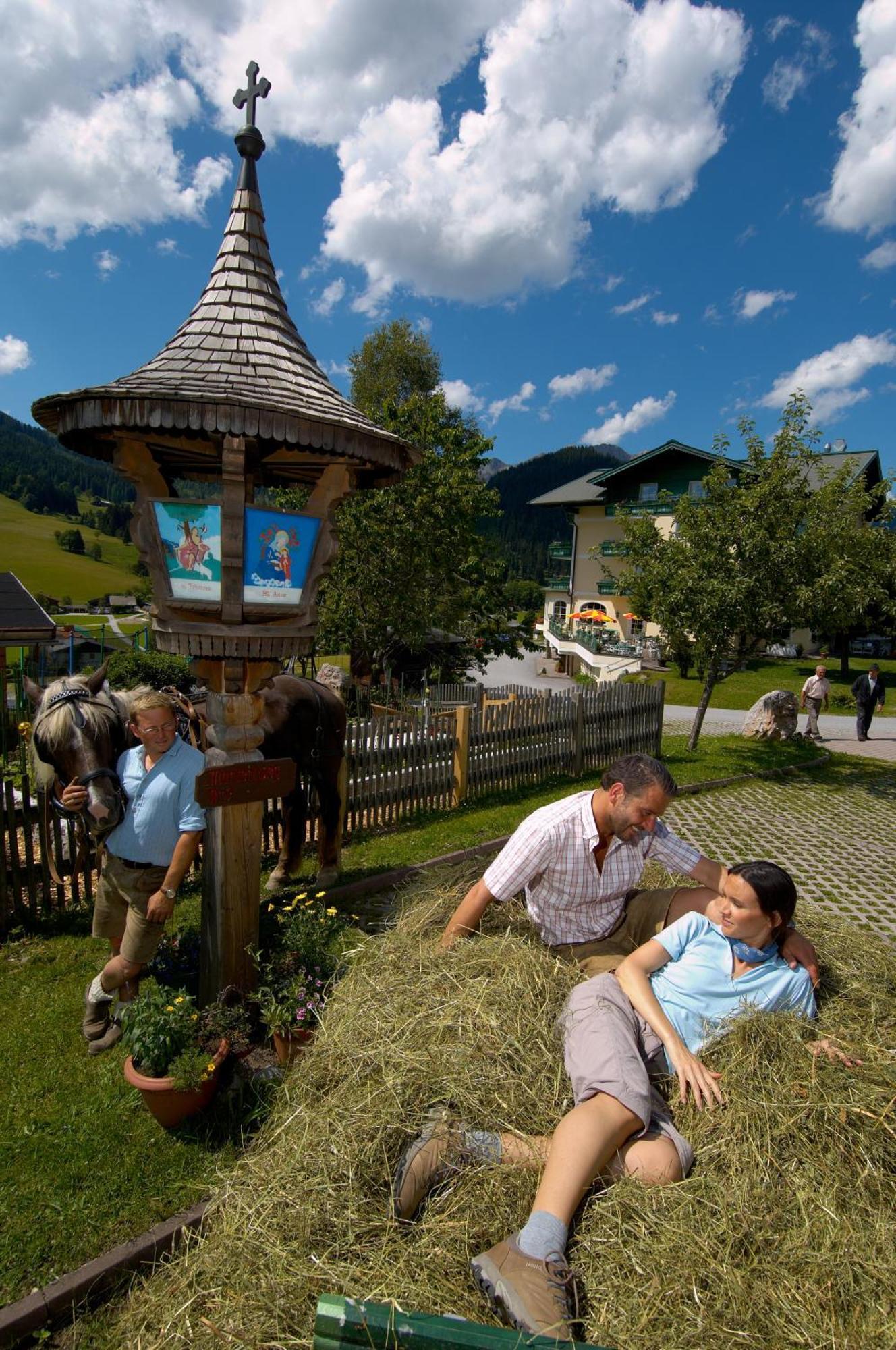 Wohlfühlresort und Feriengut Martinerhof Sankt Martin am Tennengebirge Exterior foto