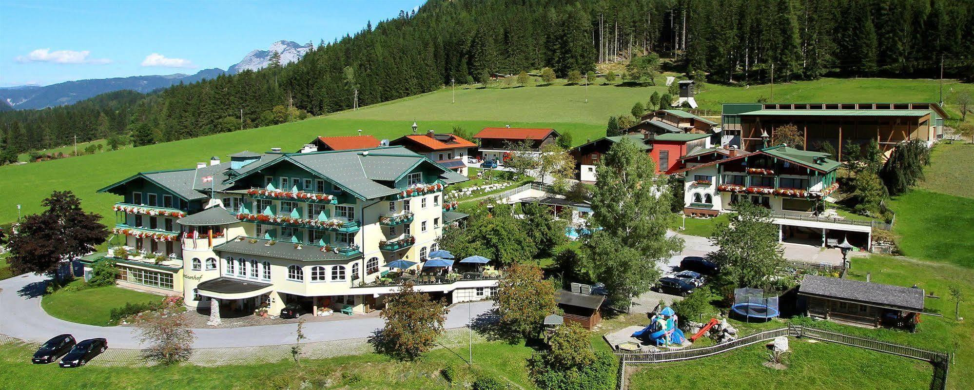 Wohlfühlresort und Feriengut Martinerhof Sankt Martin am Tennengebirge Exterior foto