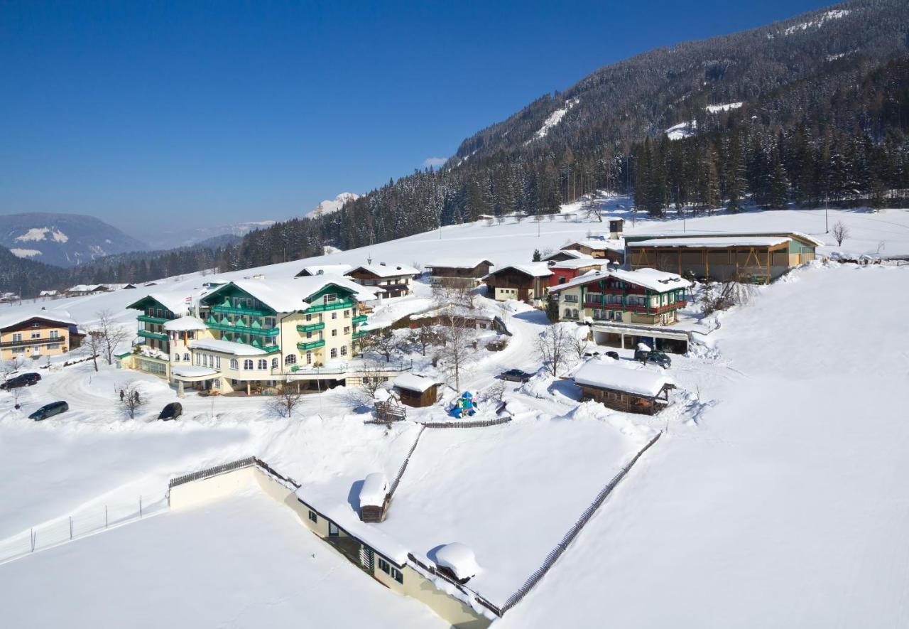 Wohlfühlresort und Feriengut Martinerhof Sankt Martin am Tennengebirge Exterior foto