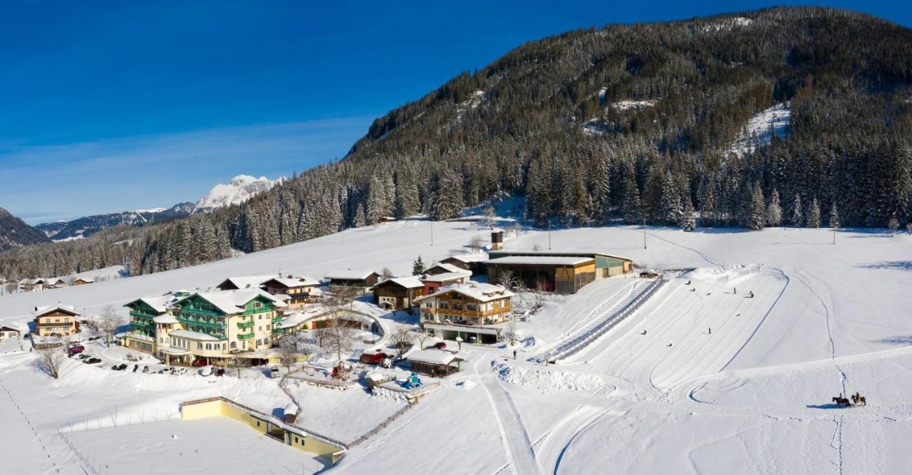 Wohlfühlresort und Feriengut Martinerhof Sankt Martin am Tennengebirge Exterior foto