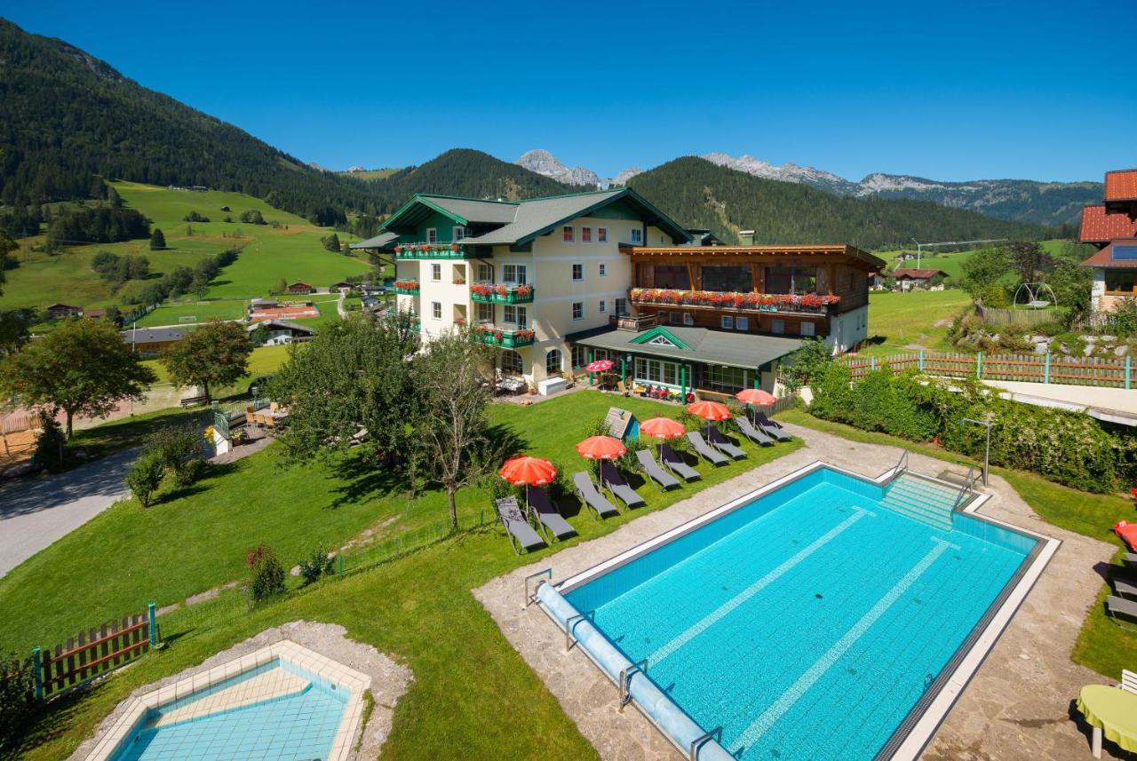 Wohlfühlresort und Feriengut Martinerhof Sankt Martin am Tennengebirge Exterior foto